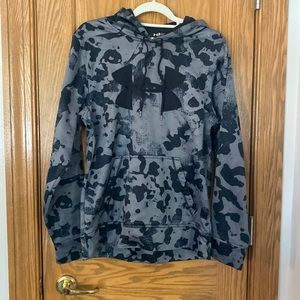 Under Armor camo sweatshirt